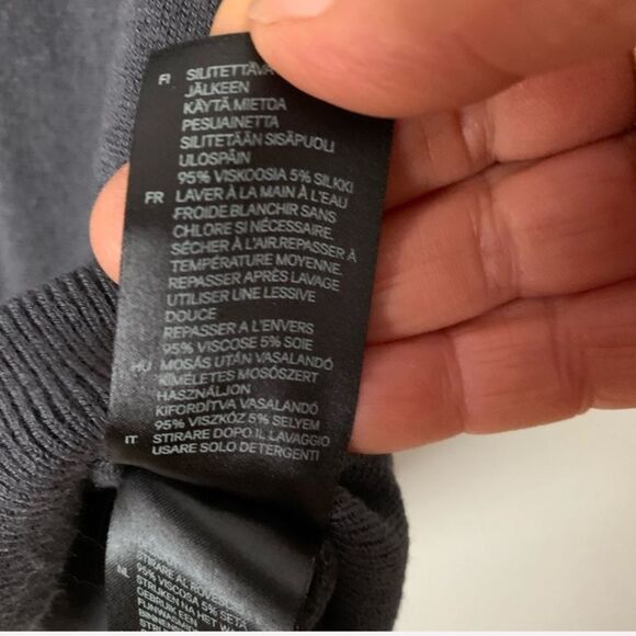 H&M grey with pearls beautiful short- sleeved blouse, size Small - Picture 8 of 8